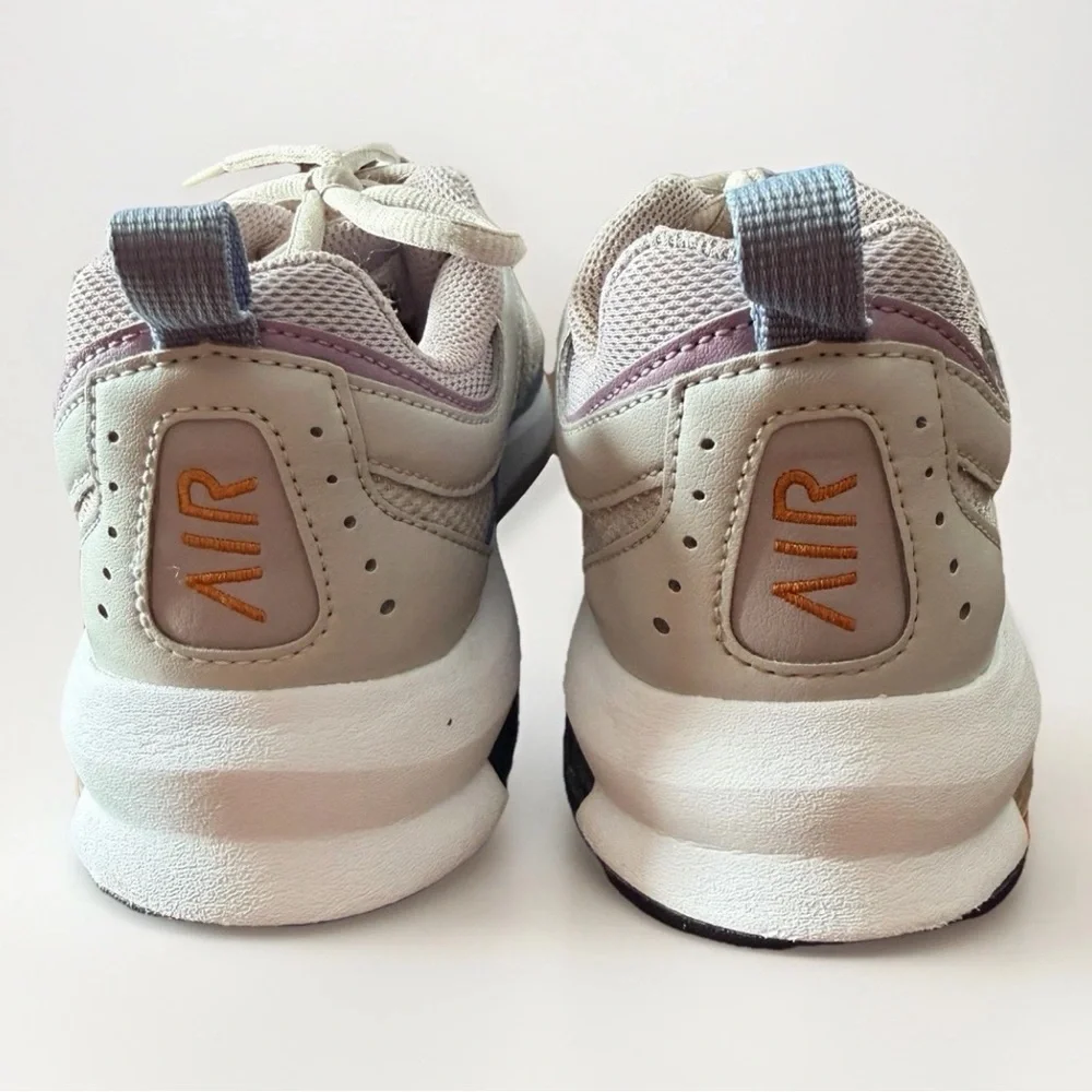 Nike Air Max AP Womens Size 9‎